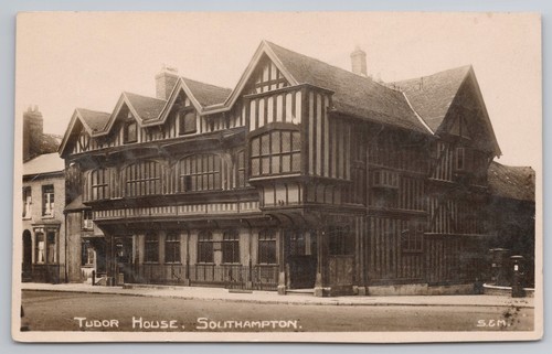 Postcard vintage photo tudor - postcard,